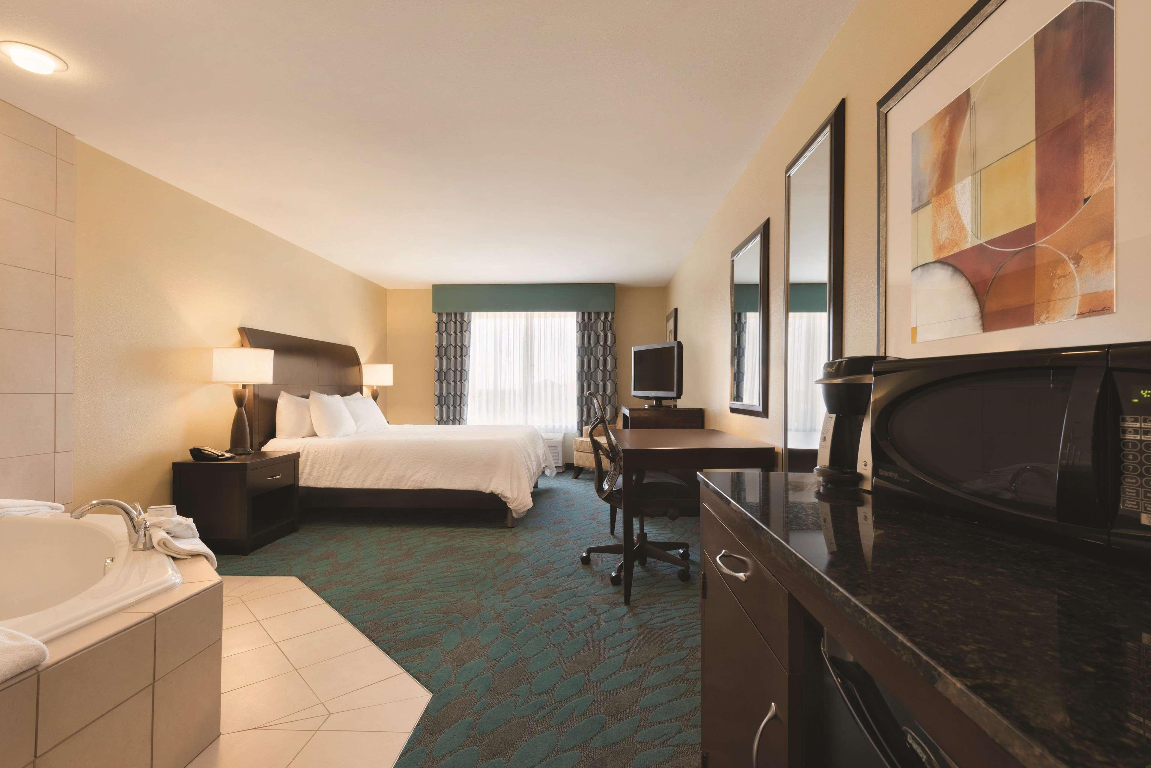 Hilton Garden Inn Fargo Exteriör bild
