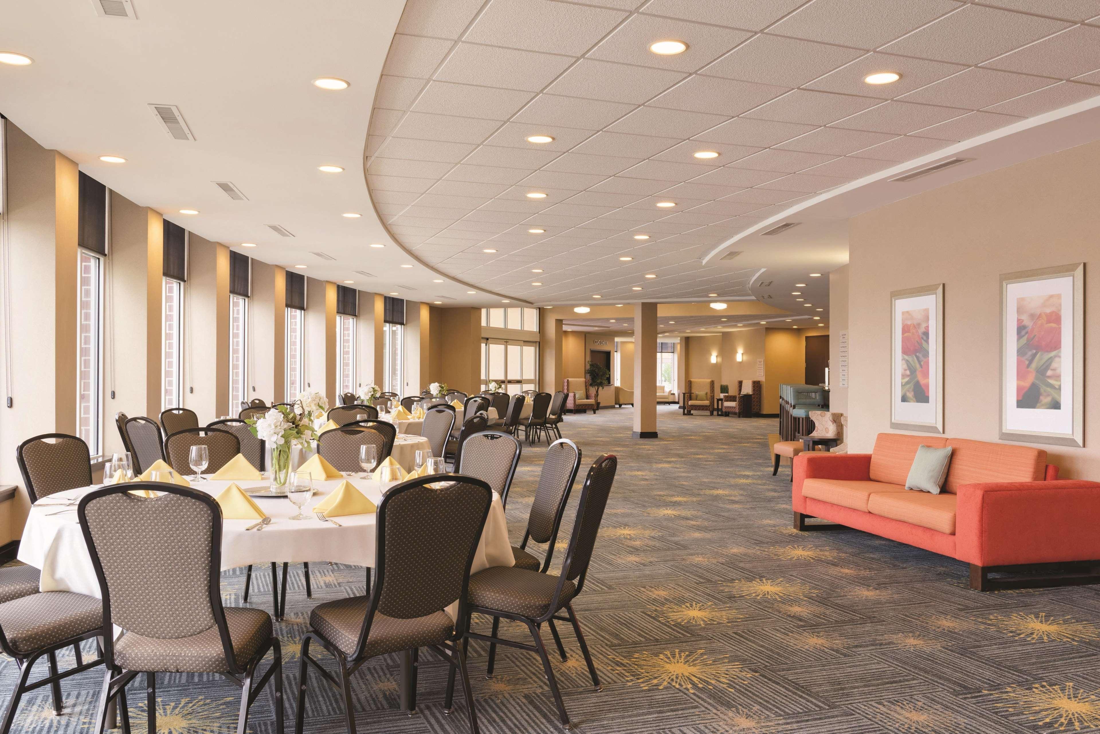Hilton Garden Inn Fargo Exteriör bild